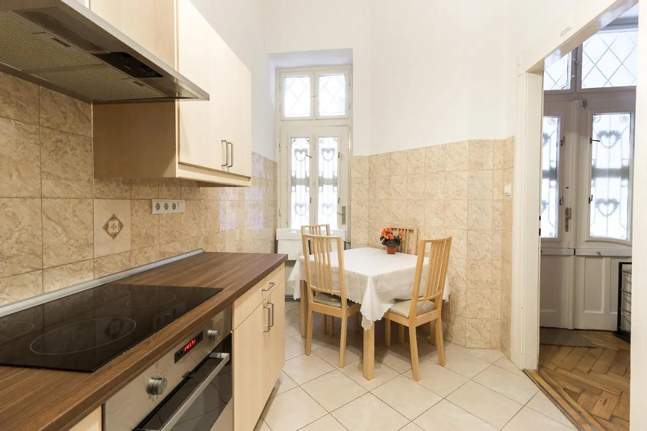 Beautiful Spacious Three-Room Suite Close To Buda Castle Budapest Apartment